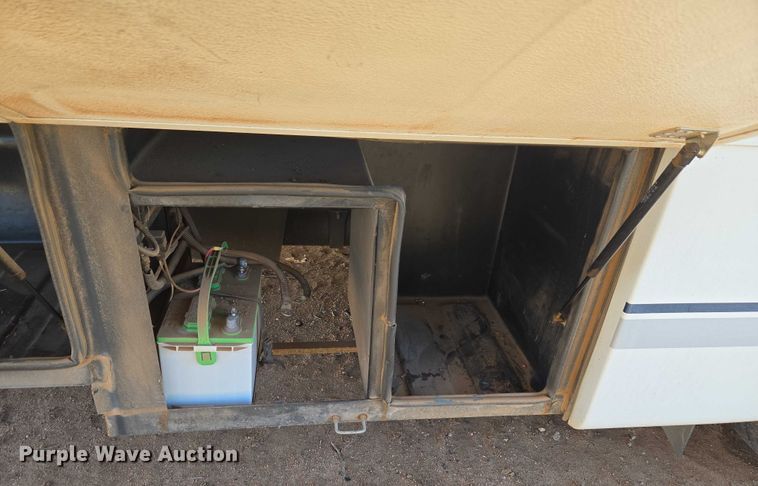 image for item ET1166 2003 Workhorse P32 RV