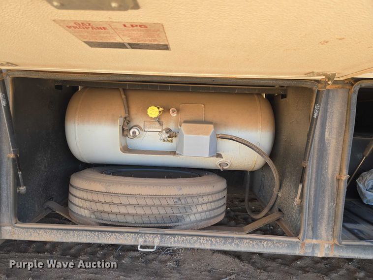 image for item ET1166 2003 Workhorse P32 RV