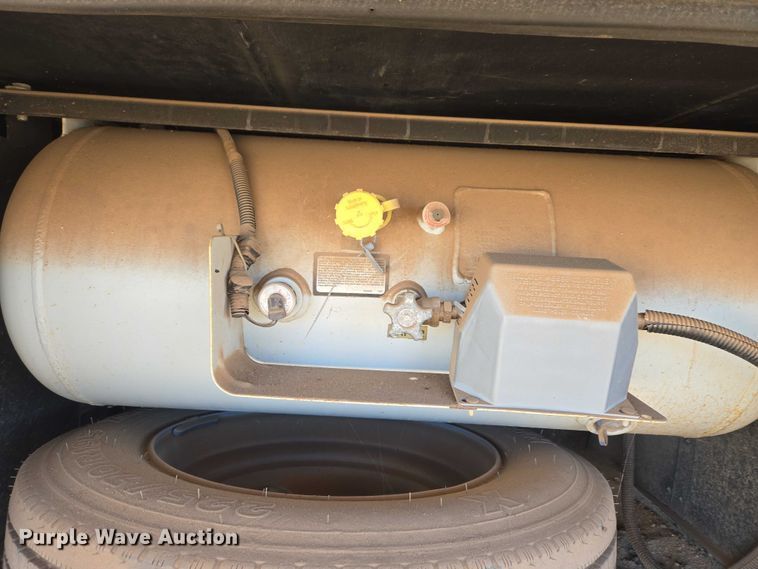 image for item ET1166 2003 Workhorse P32 RV