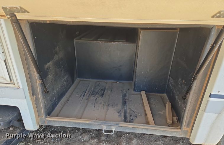 image for item ET1166 2003 Workhorse P32 RV