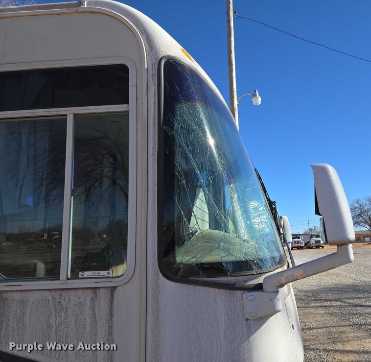 image for item ET1166 2003 Workhorse P32 RV