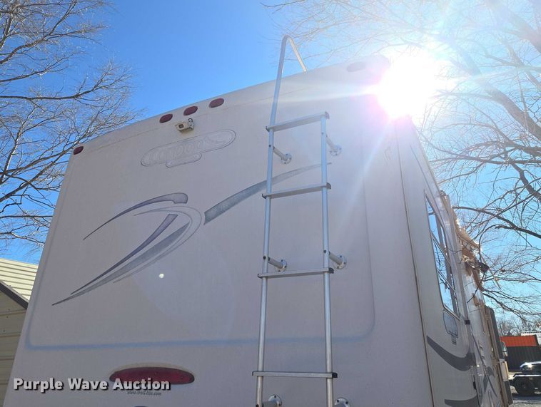 image for item ET1166 2003 Workhorse P32 RV