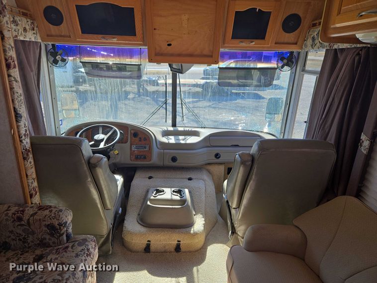 image for item ET1166 2003 Workhorse P32 RV