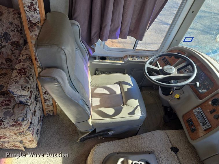 image for item ET1166 2003 Workhorse P32 RV