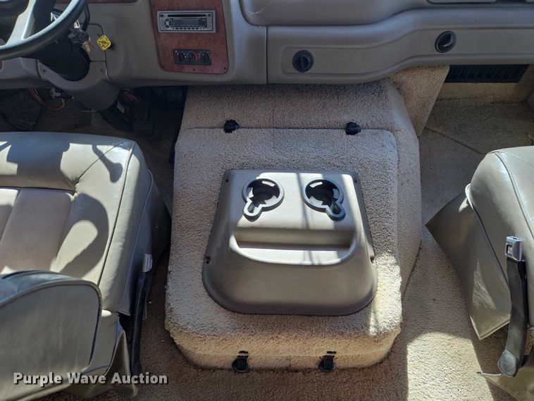 image for item ET1166 2003 Workhorse P32 RV