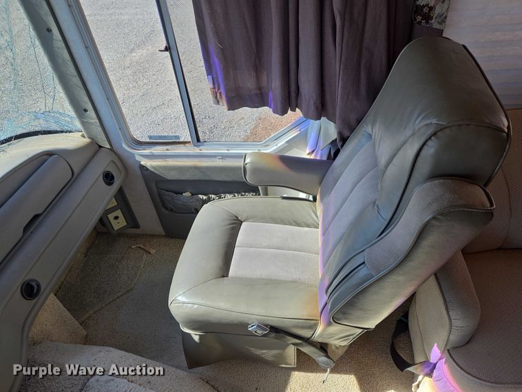 image for item ET1166 2003 Workhorse P32 RV