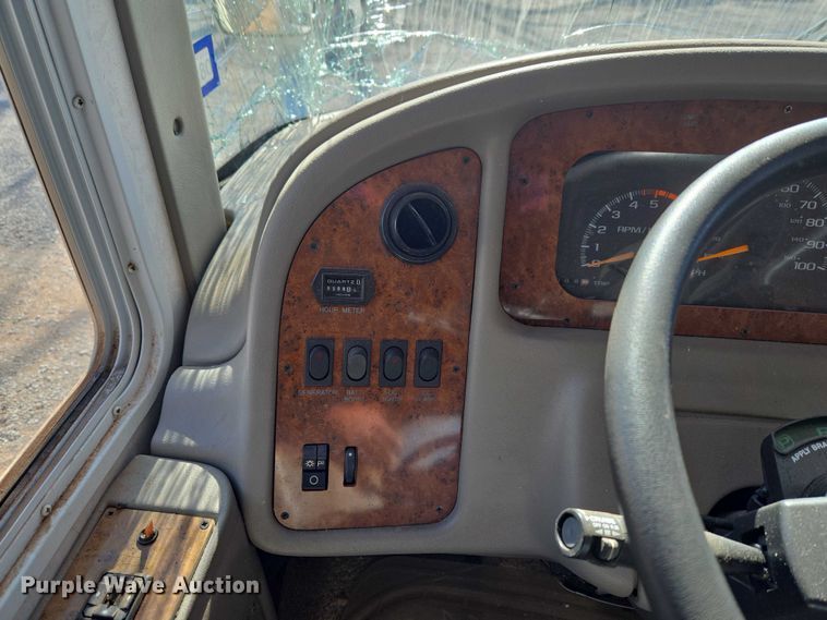 image for item ET1166 2003 Workhorse P32 RV