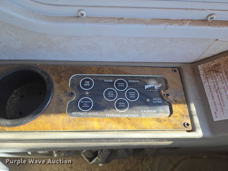 image for item ET1166 2003 Workhorse P32 RV