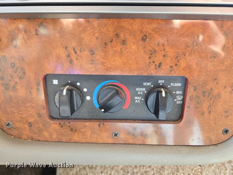 image for item ET1166 2003 Workhorse P32 RV