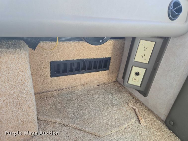 image for item ET1166 2003 Workhorse P32 RV