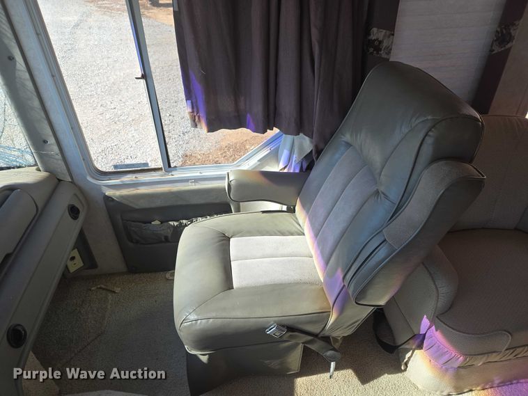 image for item ET1166 2003 Workhorse P32 RV