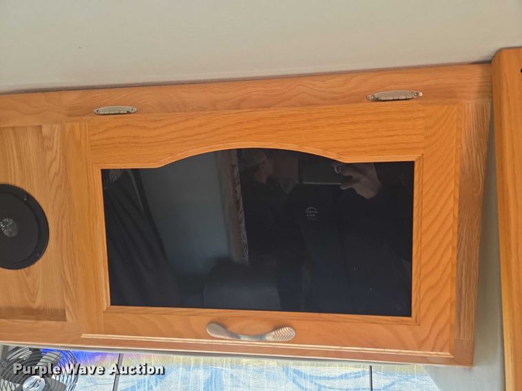 image for item ET1166 2003 Workhorse P32 RV