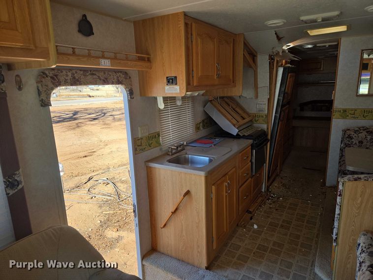 image for item ET1166 2003 Workhorse P32 RV