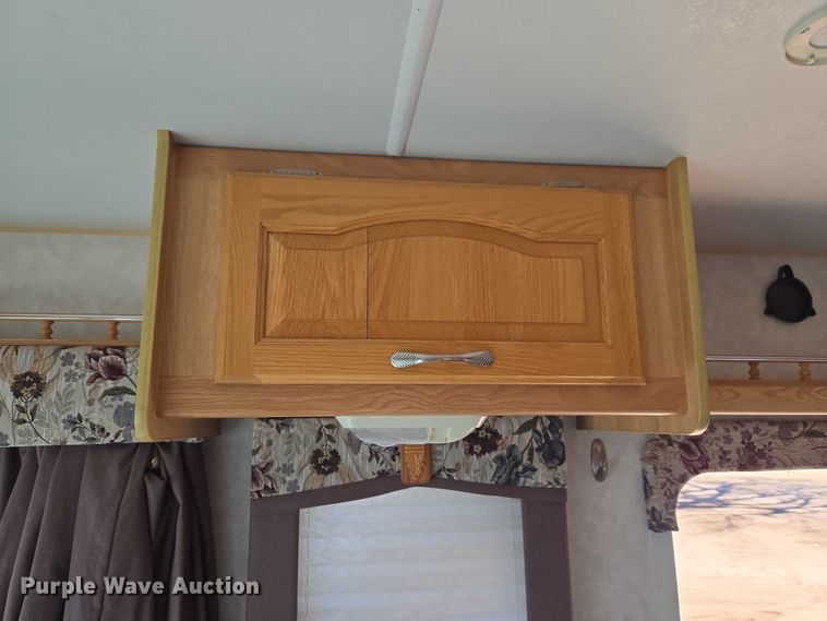 image for item ET1166 2003 Workhorse P32 RV