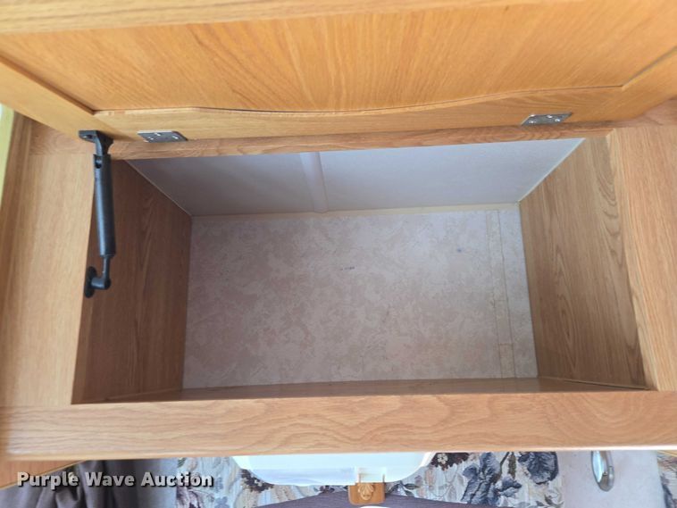 image for item ET1166 2003 Workhorse P32 RV