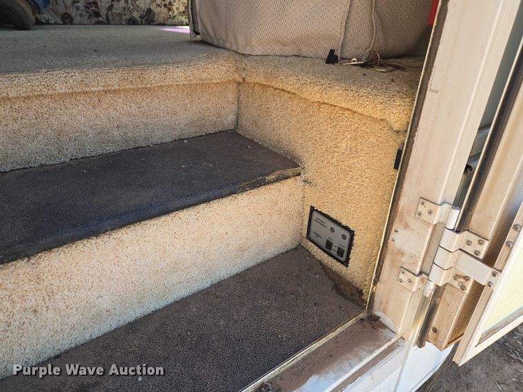 image for item ET1166 2003 Workhorse P32 RV