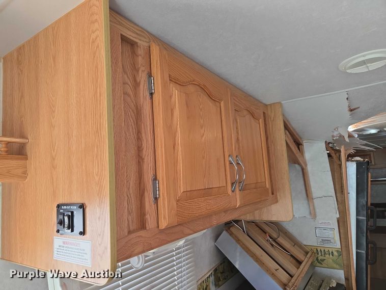 image for item ET1166 2003 Workhorse P32 RV