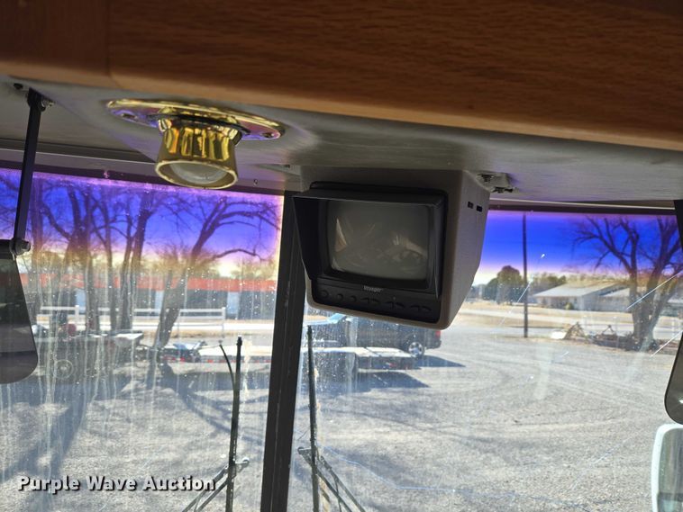 image for item ET1166 2003 Workhorse P32 RV