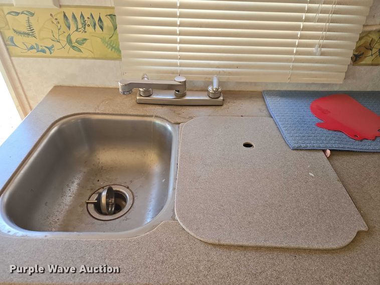 image for item ET1166 2003 Workhorse P32 RV