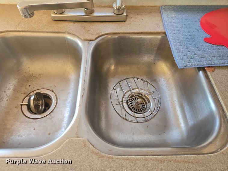 image for item ET1166 2003 Workhorse P32 RV