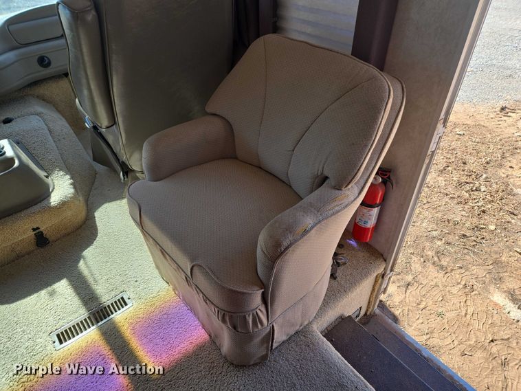 image for item ET1166 2003 Workhorse P32 RV