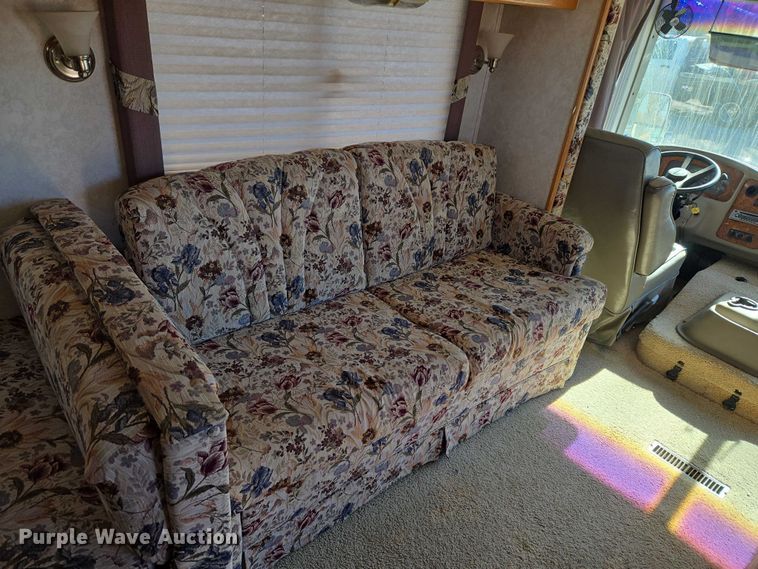 image for item ET1166 2003 Workhorse P32 RV