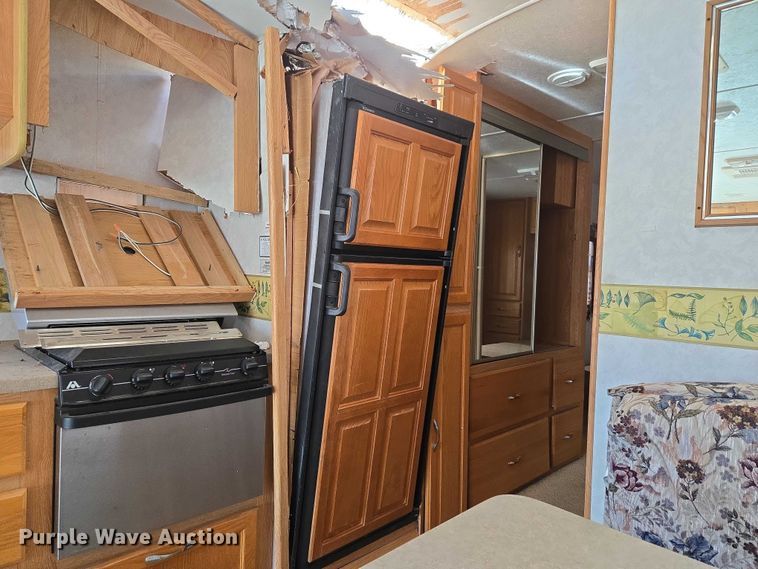 image for item ET1166 2003 Workhorse P32 RV