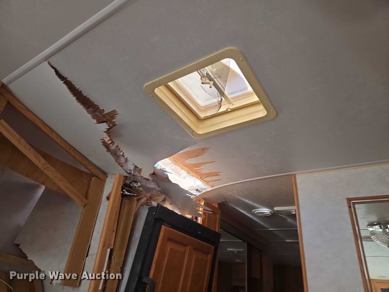 image for item ET1166 2003 Workhorse P32 RV