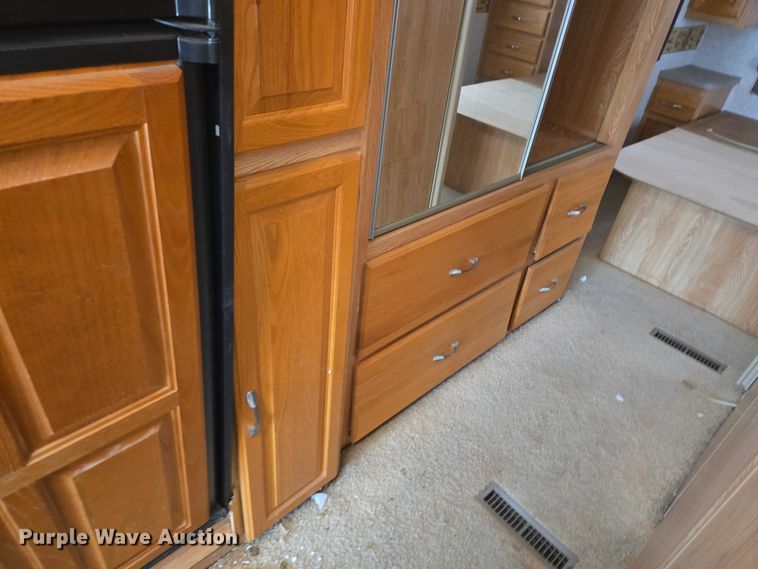 image for item ET1166 2003 Workhorse P32 RV