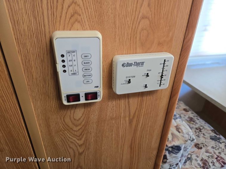 image for item ET1166 2003 Workhorse P32 RV