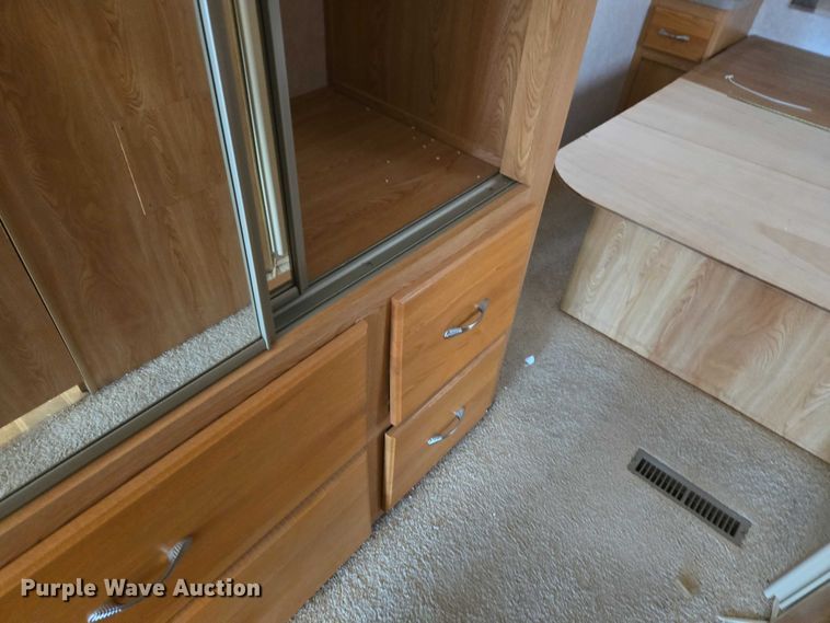 image for item ET1166 2003 Workhorse P32 RV