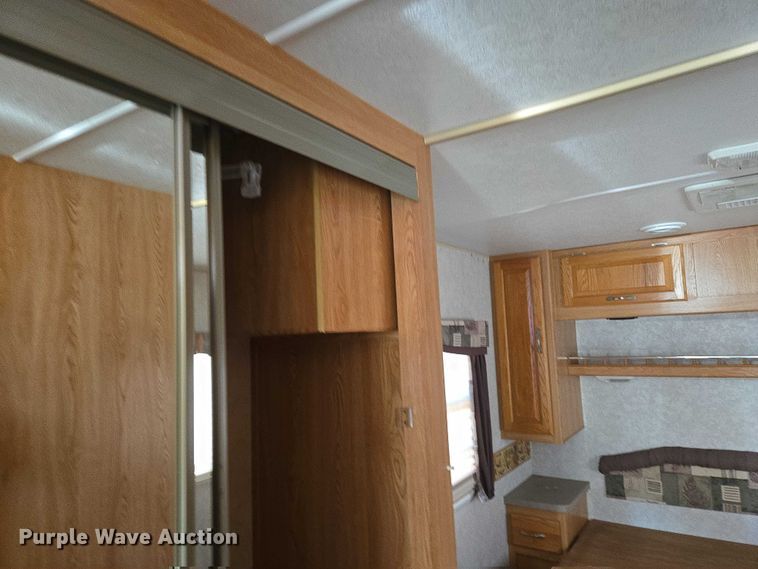 image for item ET1166 2003 Workhorse P32 RV