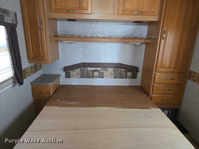 image for item ET1166 2003 Workhorse P32 RV