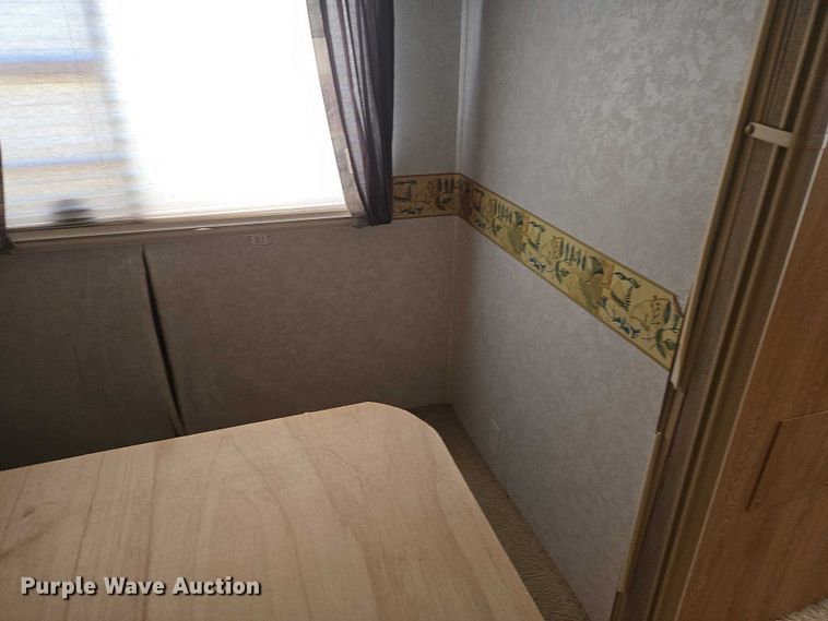 image for item ET1166 2003 Workhorse P32 RV