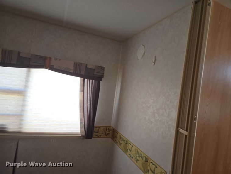 image for item ET1166 2003 Workhorse P32 RV