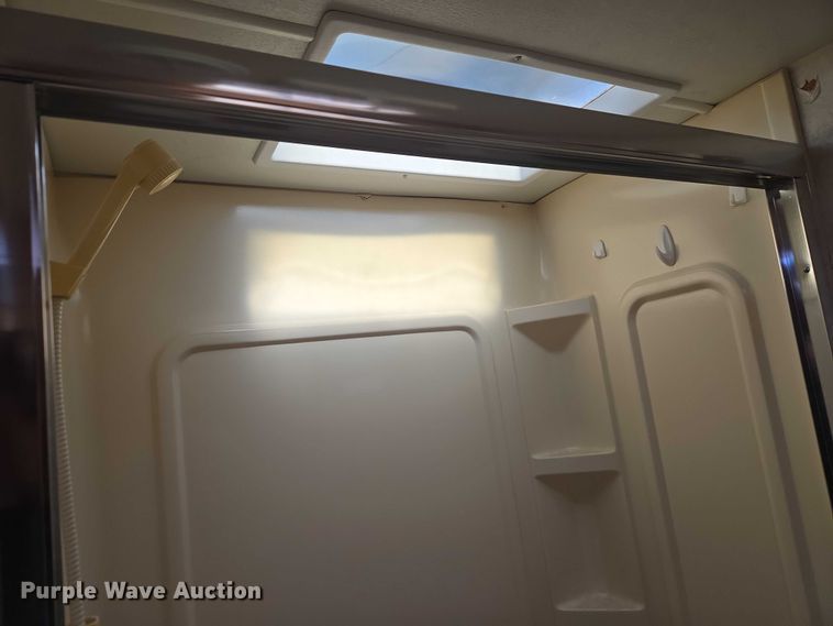 image for item ET1166 2003 Workhorse P32 RV