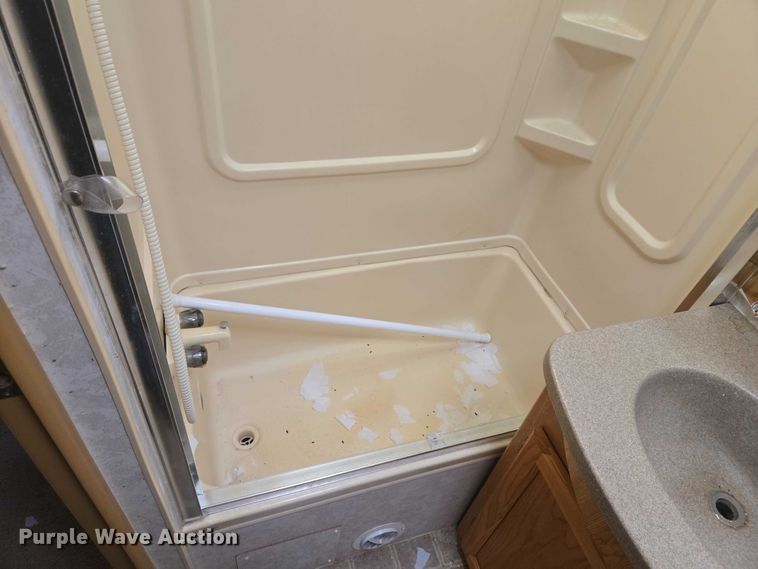 image for item ET1166 2003 Workhorse P32 RV