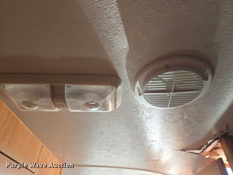 image for item ET1166 2003 Workhorse P32 RV