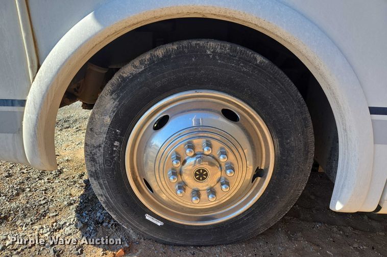 image for item ET1166 2003 Workhorse P32 RV