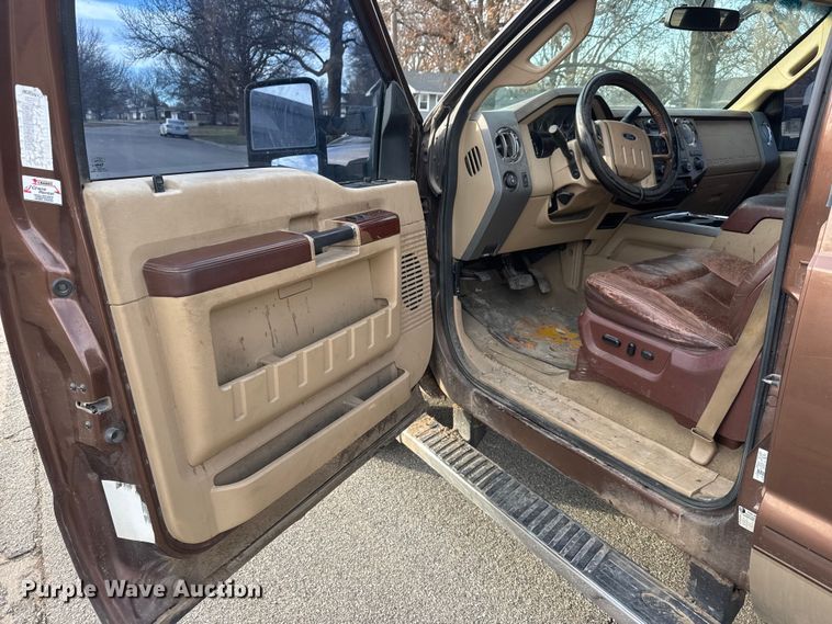 image for item ET4355 2012 Ford F250 Super Duty Crew Cab pickup truck