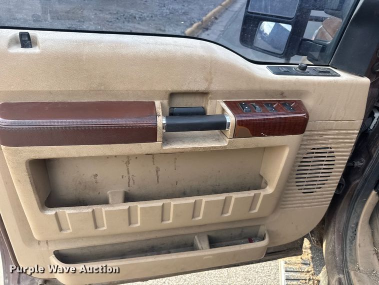 image for item ET4355 2012 Ford F250 Super Duty Crew Cab pickup truck