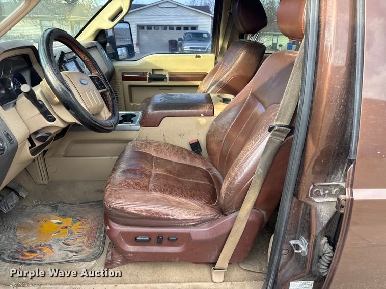 image for item ET4355 2012 Ford F250 Super Duty Crew Cab pickup truck