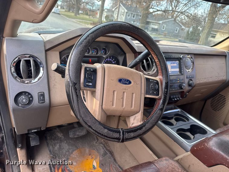 image for item ET4355 2012 Ford F250 Super Duty Crew Cab pickup truck