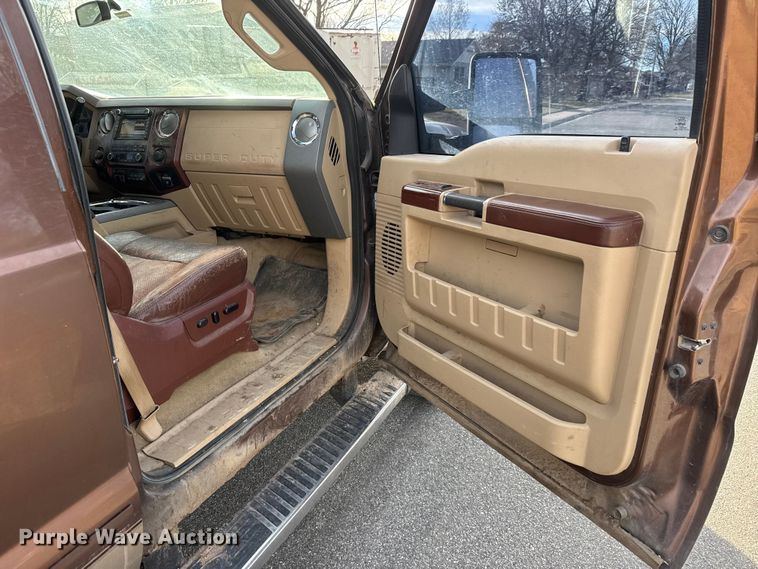 image for item ET4355 2012 Ford F250 Super Duty Crew Cab pickup truck