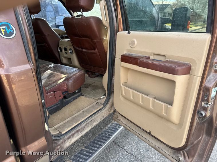 image for item ET4355 2012 Ford F250 Super Duty Crew Cab pickup truck