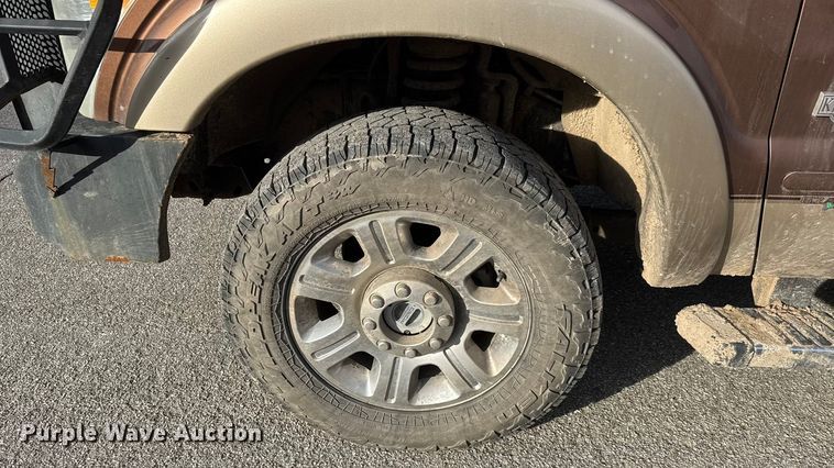 image for item ET4355 2012 Ford F250 Super Duty Crew Cab pickup truck