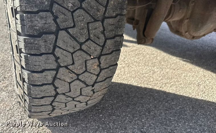 image for item ET4355 2012 Ford F250 Super Duty Crew Cab pickup truck