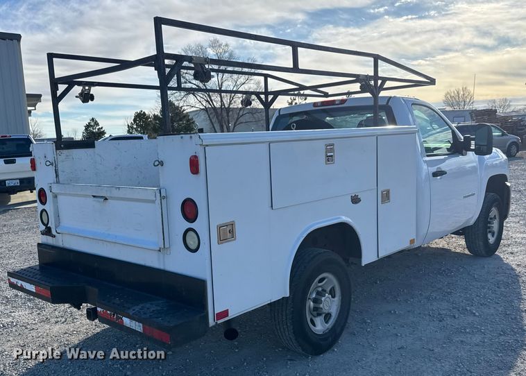 image for item ET4387 2010 Chevrolet Silverado 2500HD utility bed pickup truck