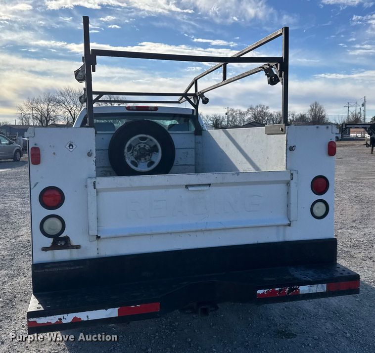 image for item ET4387 2010 Chevrolet Silverado 2500HD utility bed pickup truck