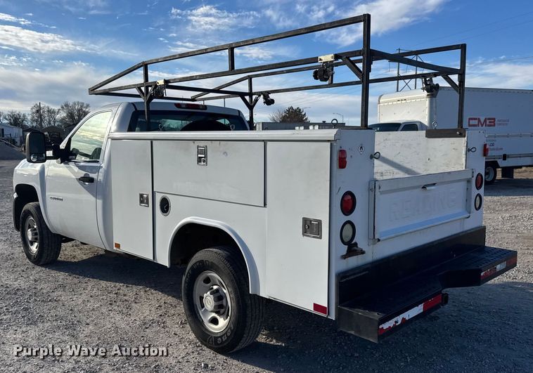 image for item ET4387 2010 Chevrolet Silverado 2500HD utility bed pickup truck